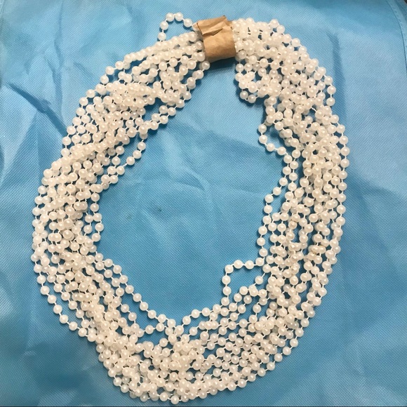 🛍 White Plastic Pearl Mardi Gras Necklaces - Picture 2 of 6